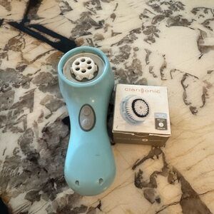 Clarisonic Mia 2 with brand new brush and charging cable